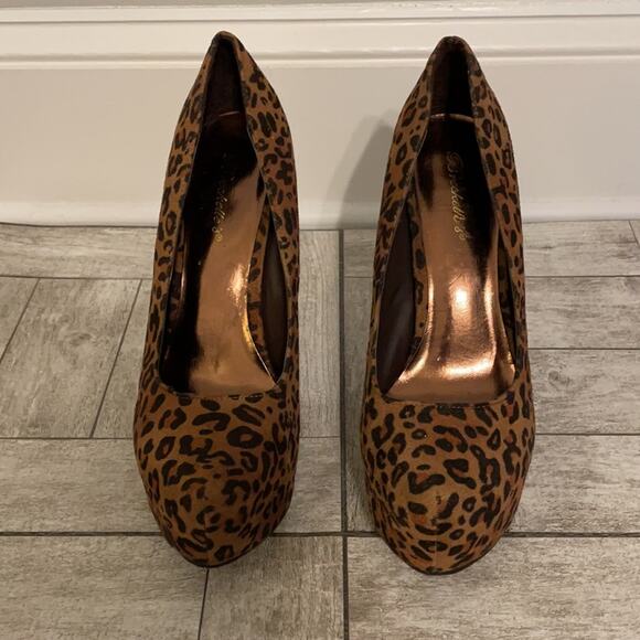 Cheetah Platform Suede Breckelle’s Pumps - Picture 2 of 4